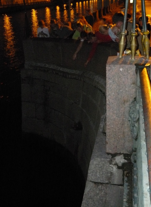 У памятника "Чижику-пыжику"